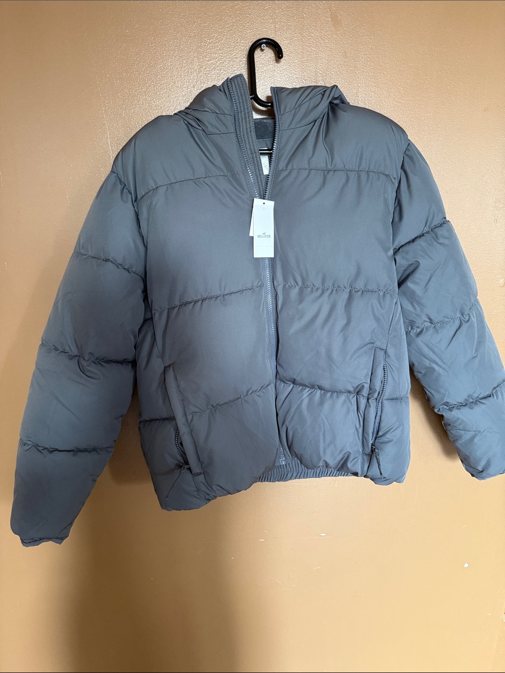 Hollister Women's Grey Hooded Puffer Jacket